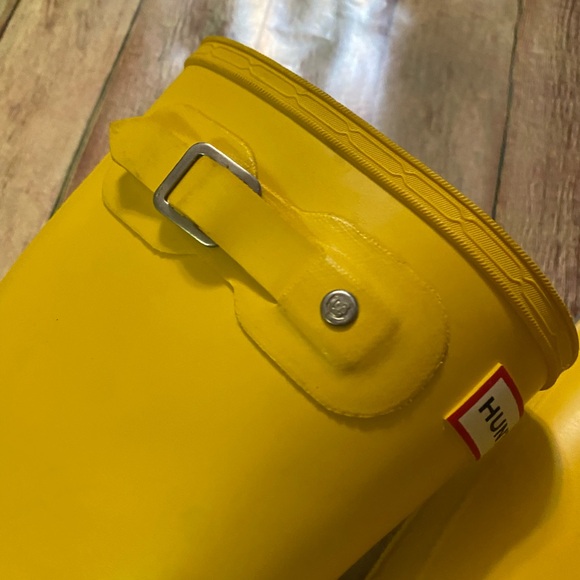 Hunter Boys/Girls Youth Classic Tall Yellow Boots | Sizes 3(Boy) 4(Girl) - Picture 7 of 14